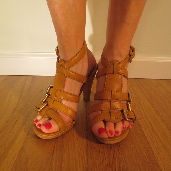 Last Chance MICHAEL by MICHEAL KORS Tan Leather Buckle Wood Base High Heels - Picture 1 of 9
